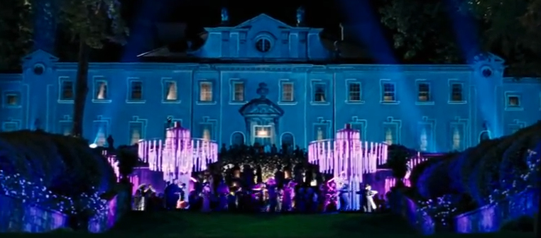 Projection mapping on President Snow's house in the Hunger Games Catching Fire